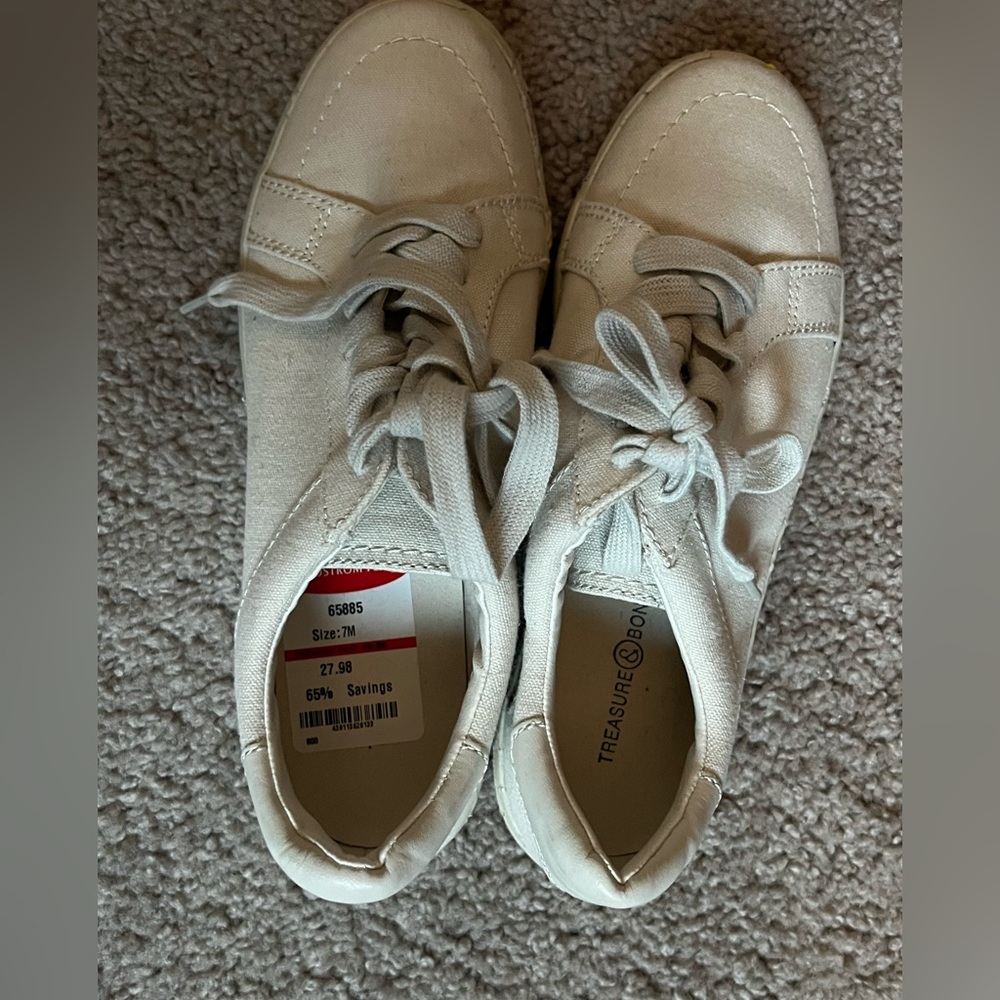 Treasure & Bond Women's Cream Sneakers